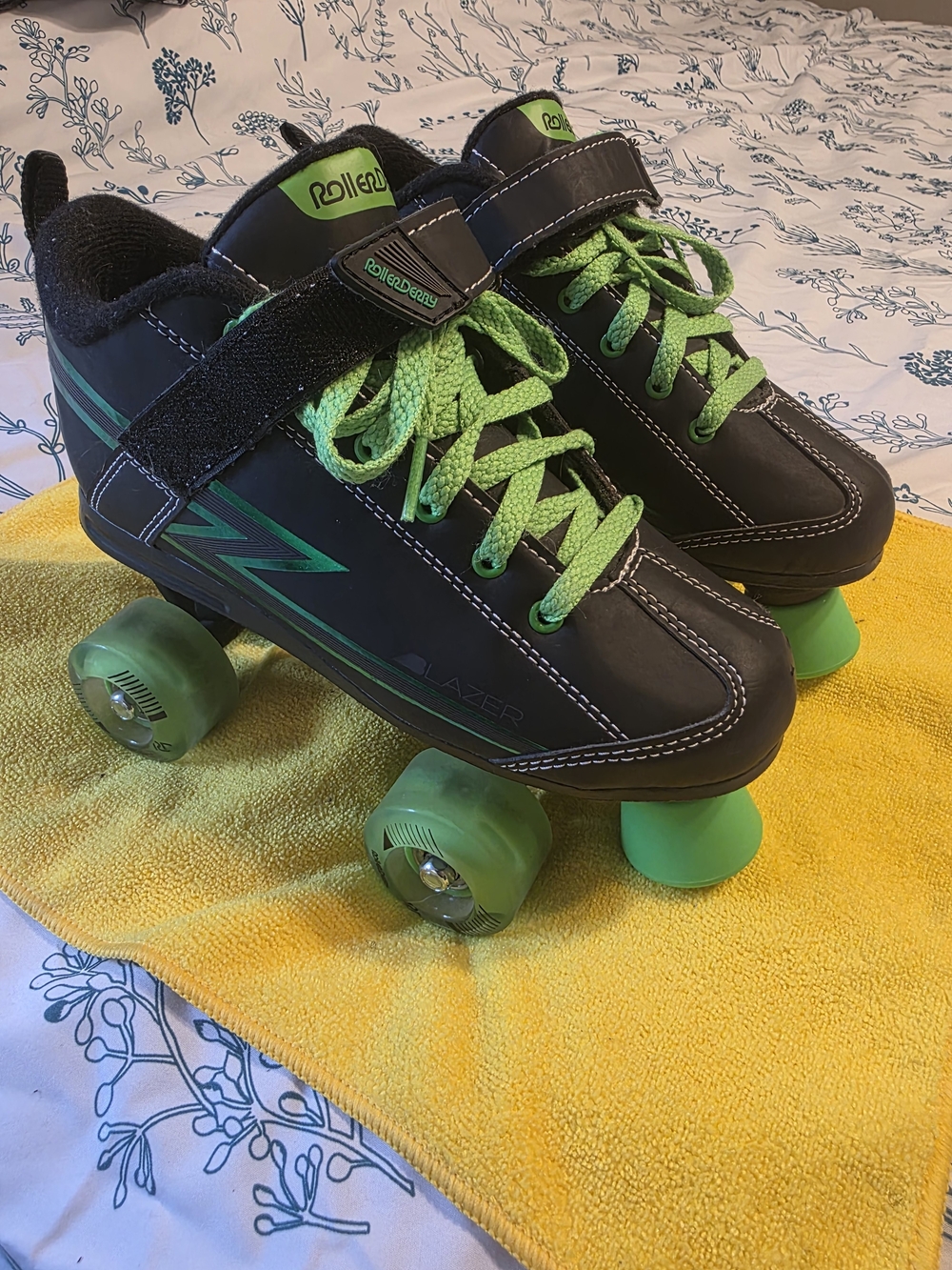 Boys Roller Derby Green And Black Roller Skates Size 5 Nice Condition!!